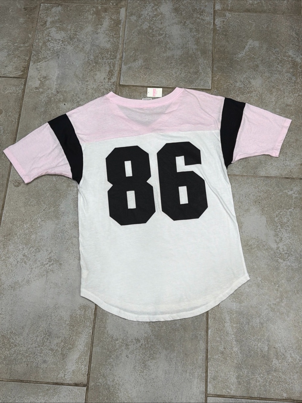 Pink Victoria’s Secret 2017 Deadstock ‘86’ Color block Puppy Tee XS Pink/Black